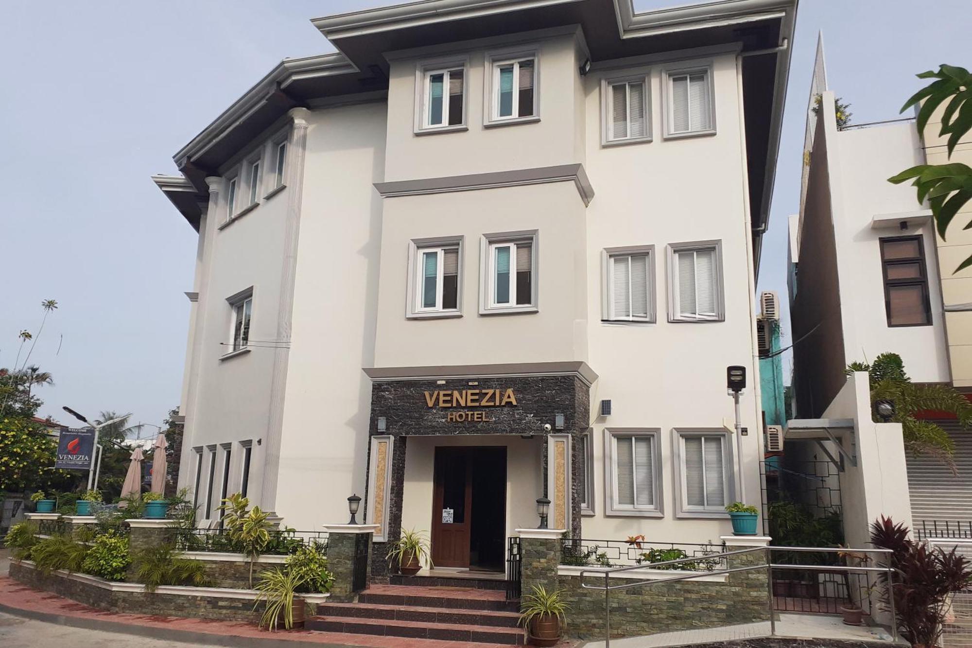 Venezia Suites Hotel Iloilo Bagian luar foto