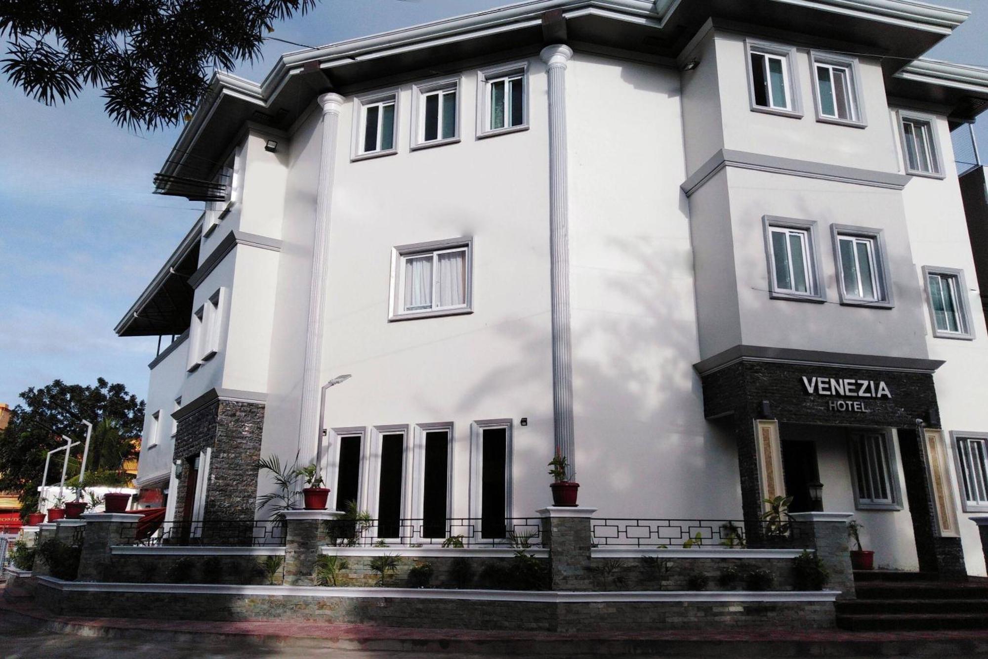 Venezia Suites Hotel Iloilo Bagian luar foto