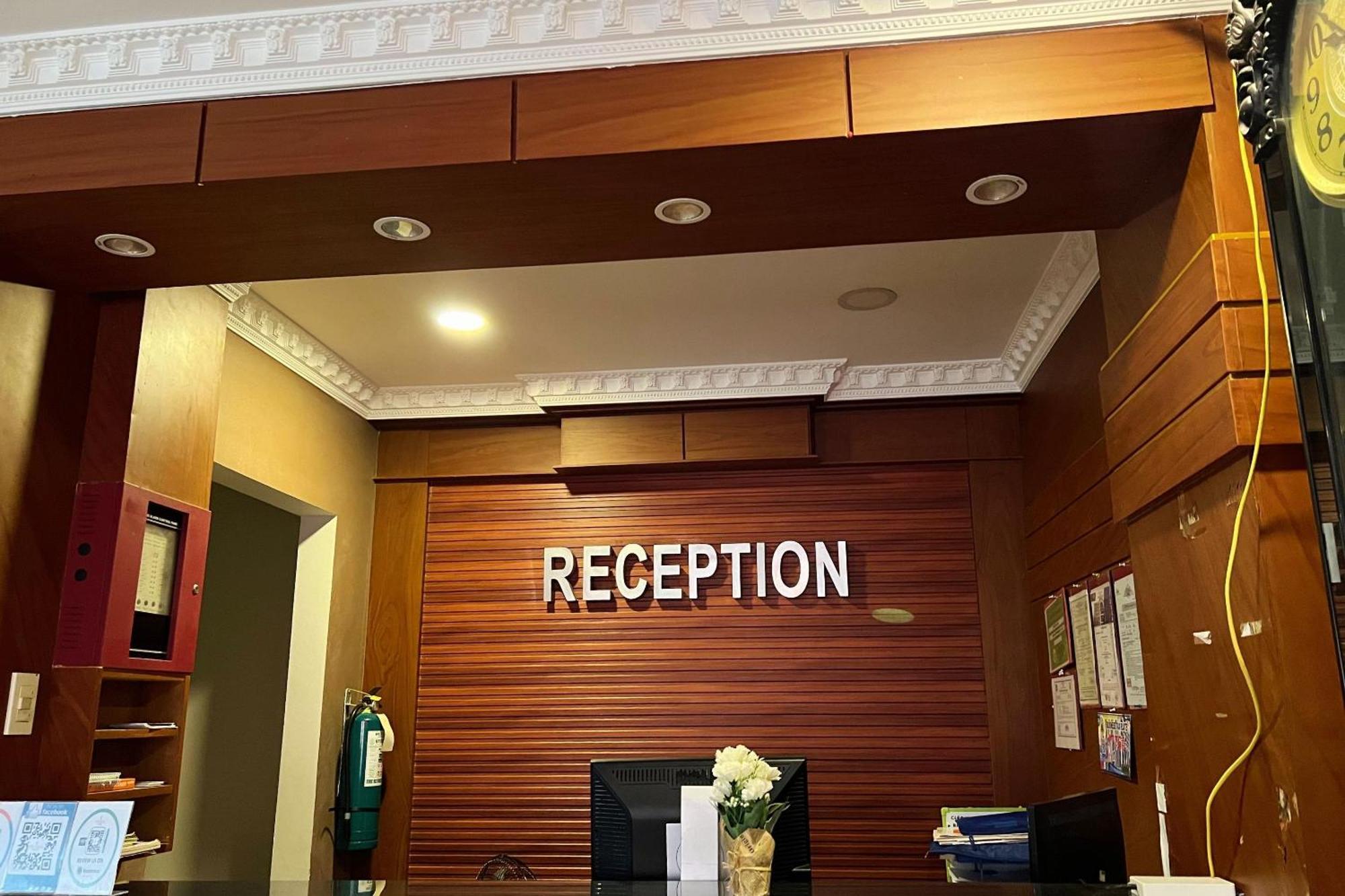 Venezia Suites Hotel Iloilo Bagian luar foto