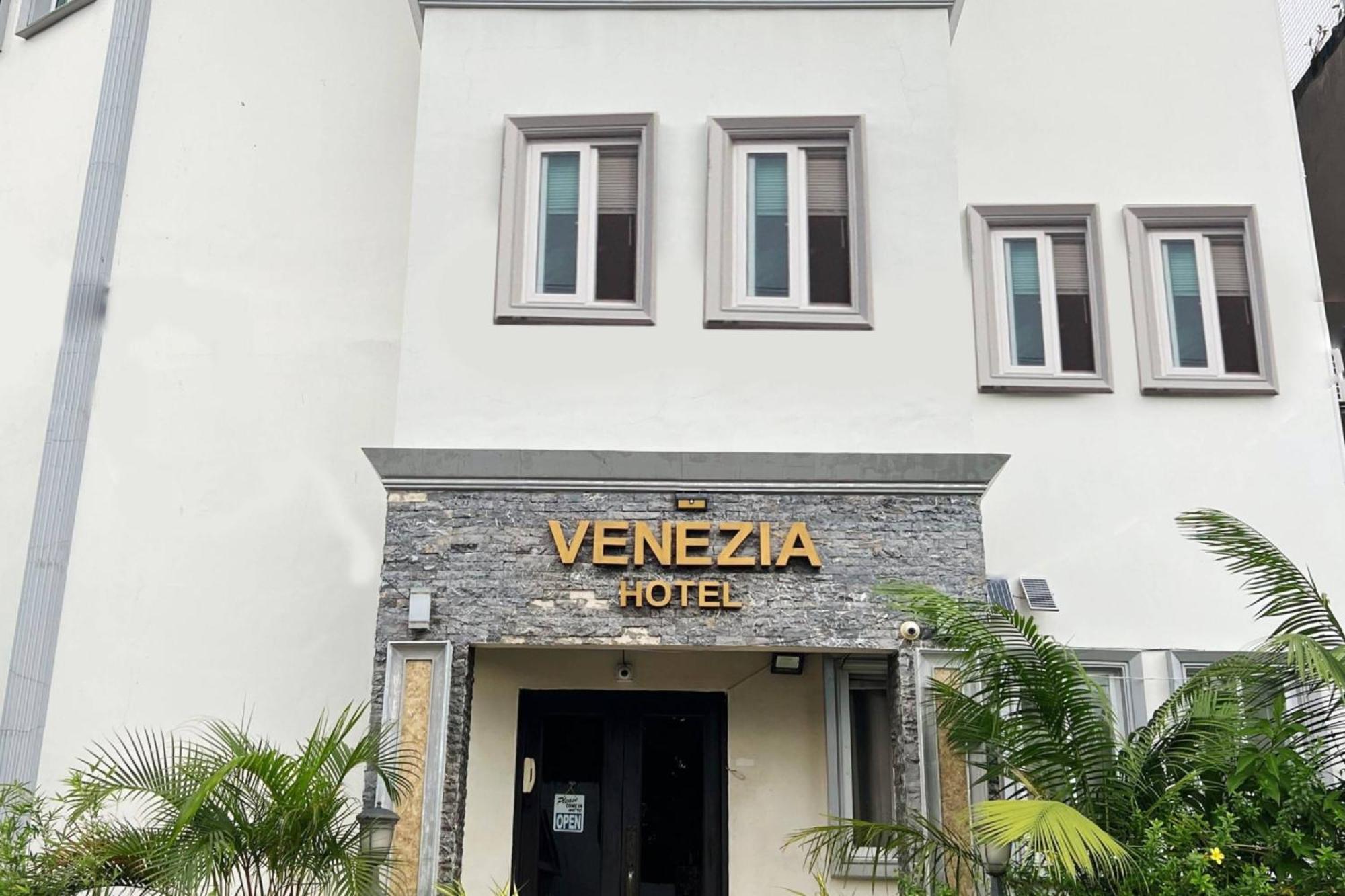 Venezia Suites Hotel Iloilo Bagian luar foto