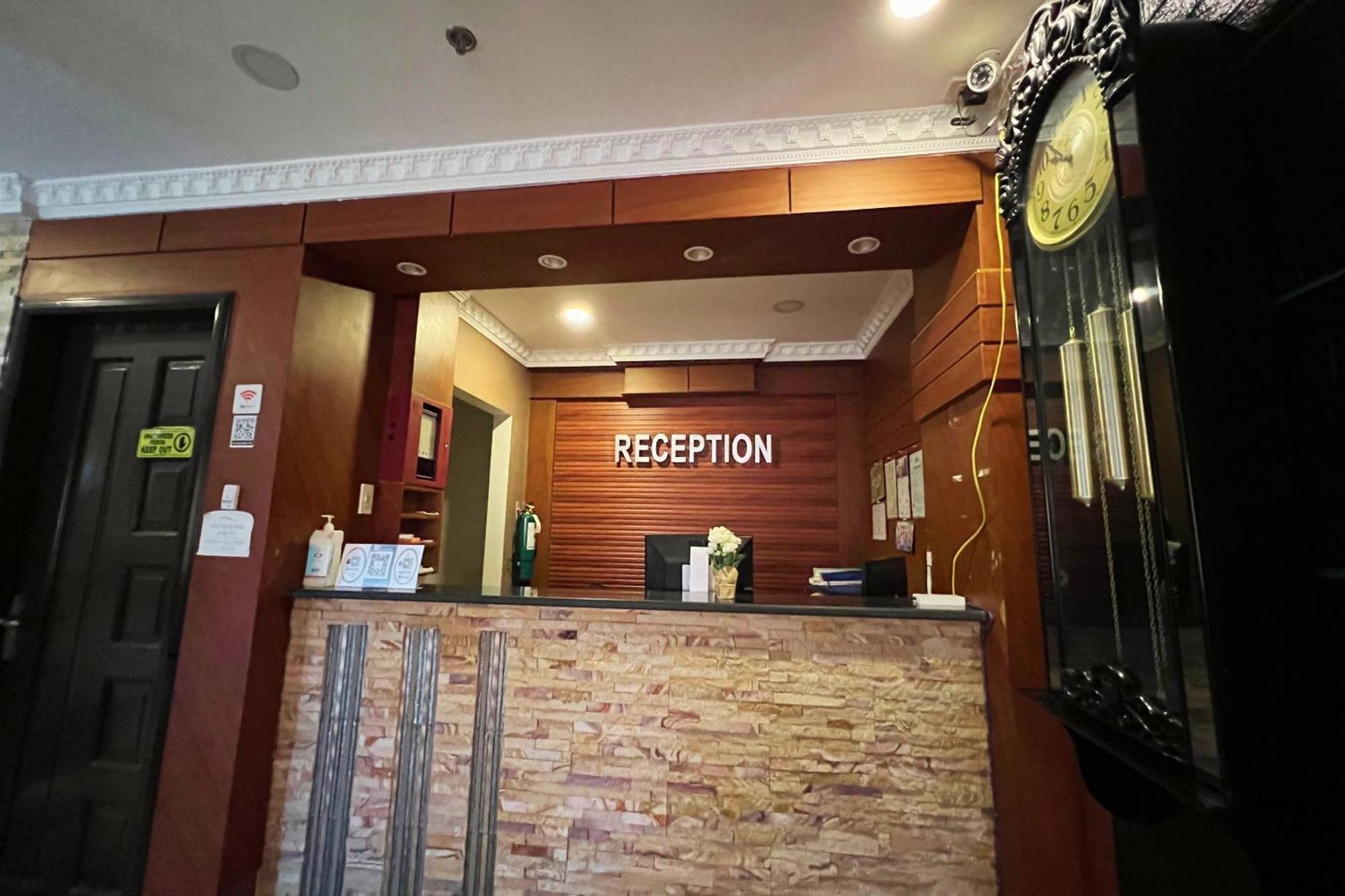 Venezia Suites Hotel Iloilo Bagian luar foto