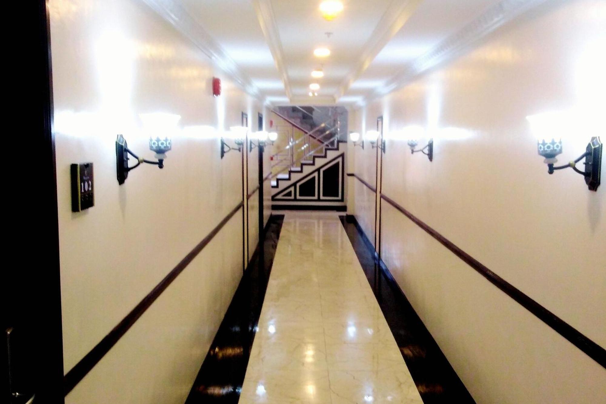 Venezia Suites Hotel Iloilo Bagian luar foto