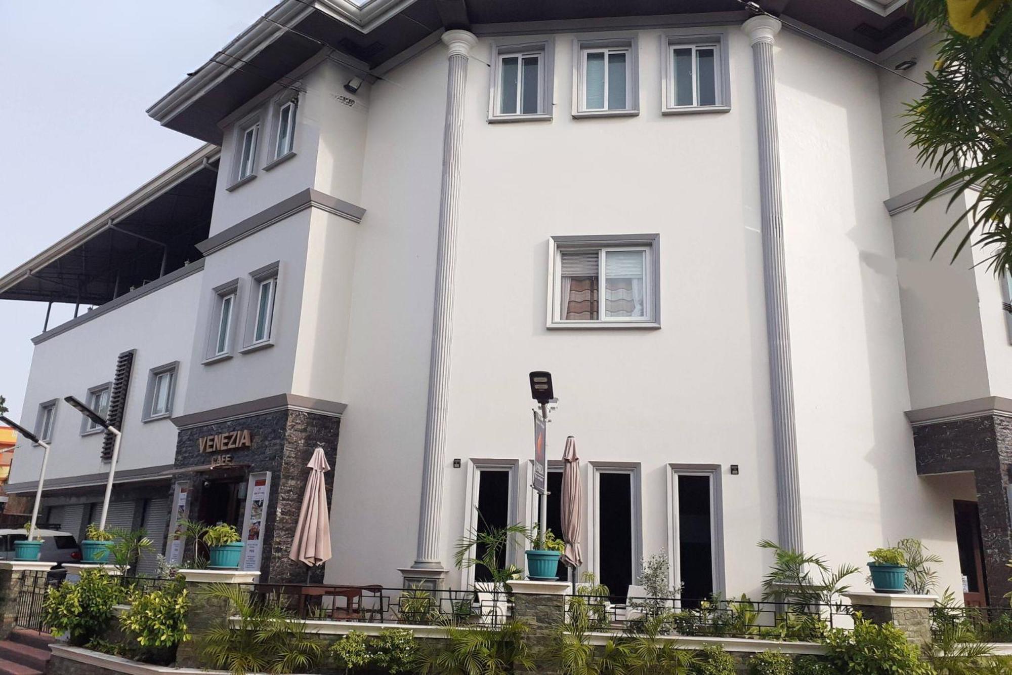 Venezia Suites Hotel Iloilo Bagian luar foto