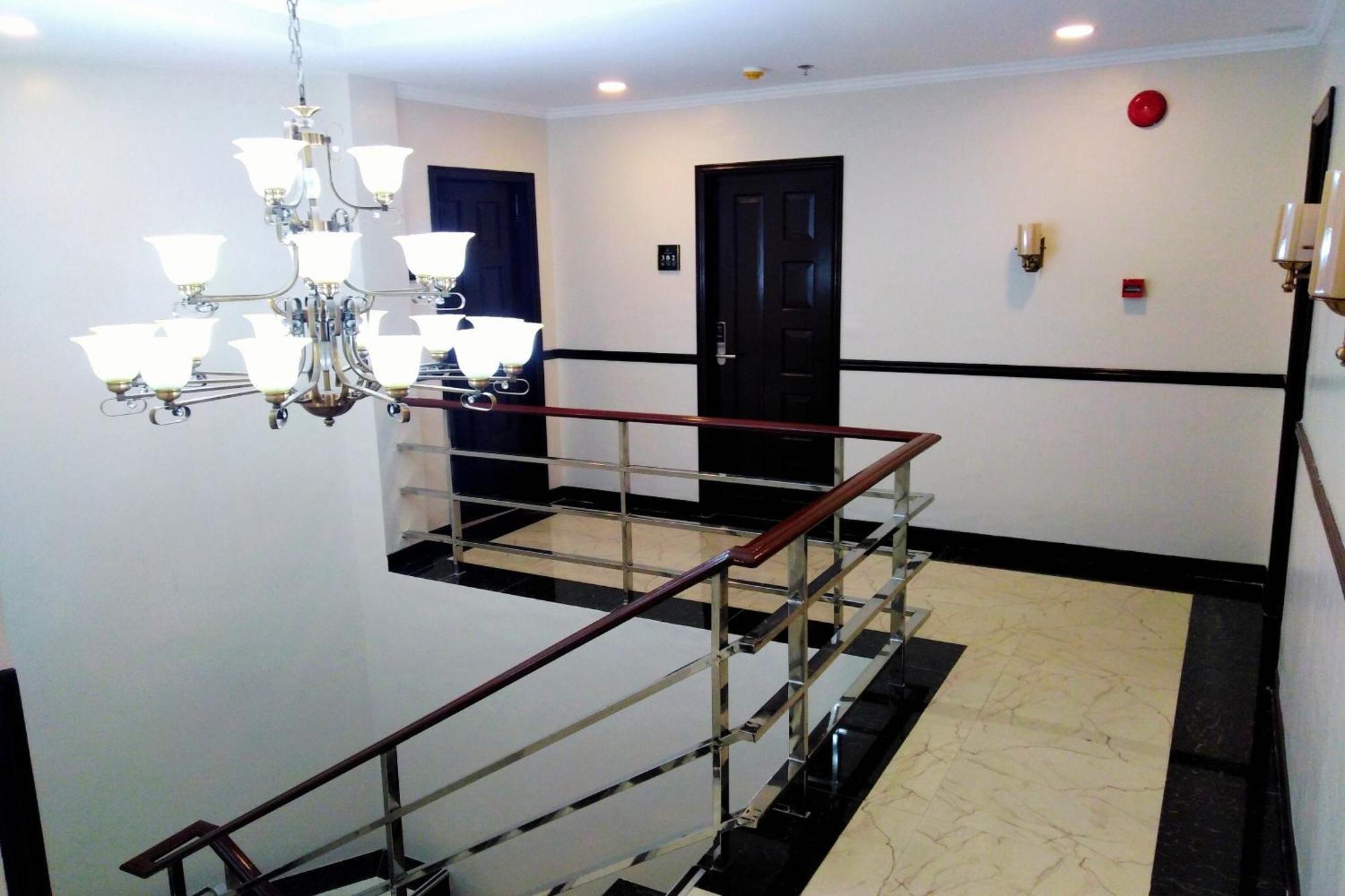 Venezia Suites Hotel Iloilo Bagian luar foto